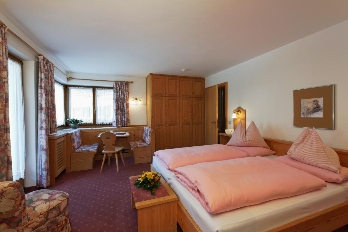 Hotel Garni Raetia 2*